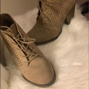 Ankle boots,never Worn